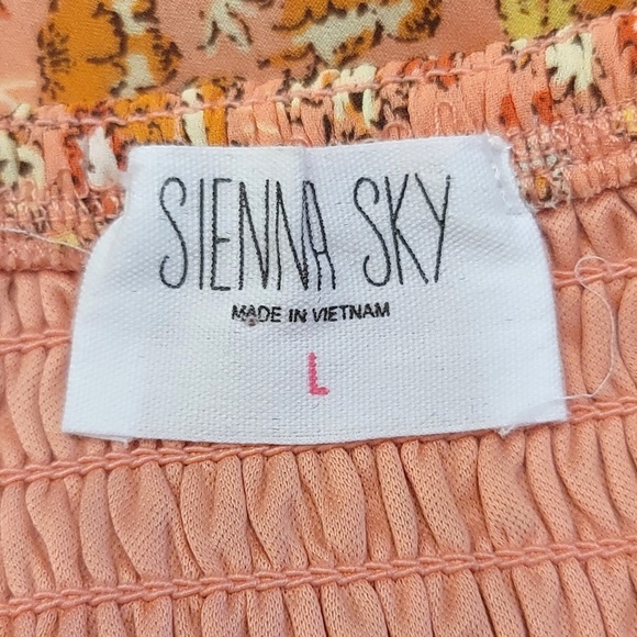 Beautiful lightly worn frilly size Large dress - Picture 3 of 3